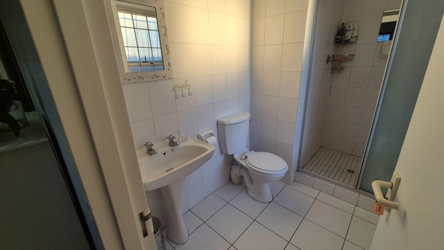 To Let 3 Bedroom Property for Rent in Loevenstein Western Cape